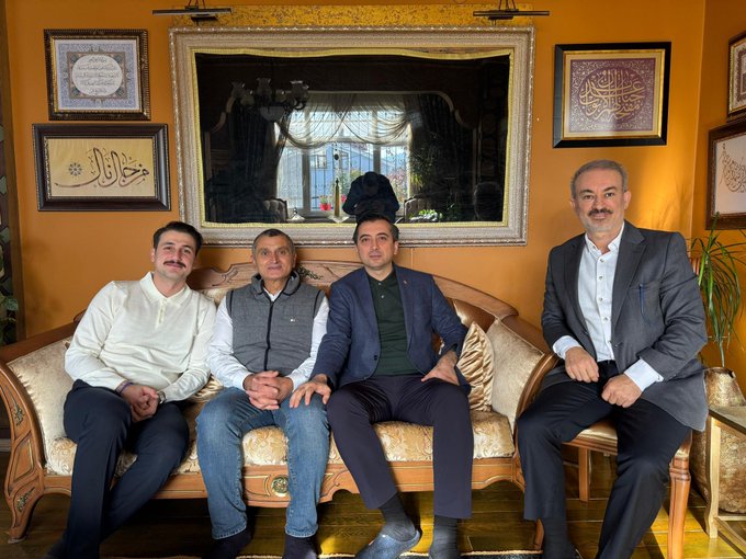 Geçmiş dönem İlçe Başkan Yardımcımız Sedat Ateş’i umre dönüşü ziyaret