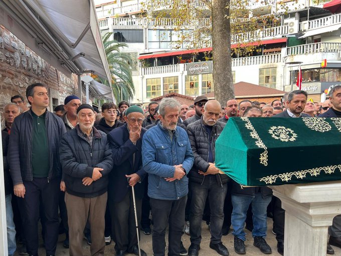 Fulya Mahalle Başkanı Hasan Demir’in yeğeni Mustafa Sarıgül’ün Beşiktaş Sinan Paşa Camii’ndeki cenaze töreni