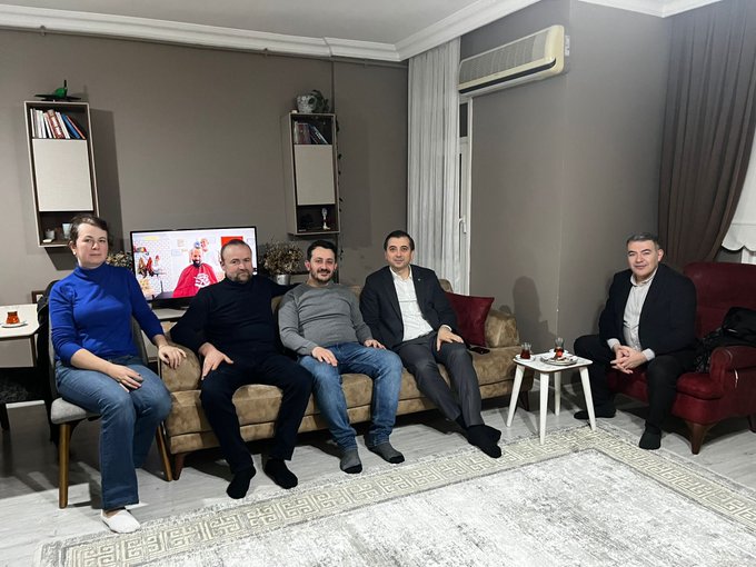 Mecidiyeköy Mahallemizdeki kıymetli komşumuz Sedat Eser’e, evladının rahatsızlığı dolayısıyla geçmiş olsun ziyareti