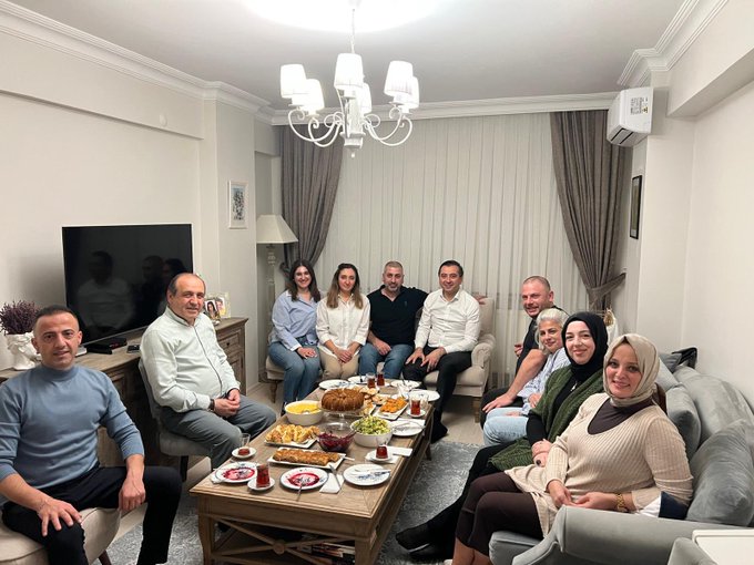 Evrim ve Rıza Güneşdoğdu ailesini hanelerinde ziyaret