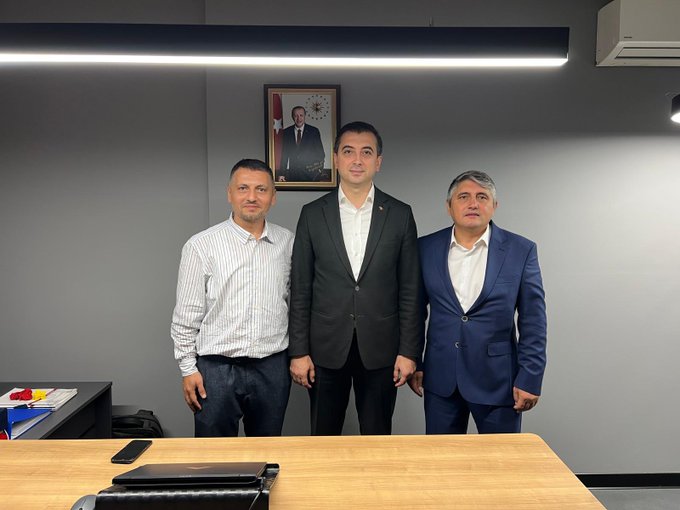 Geçmiş dönem İlçe Yönetim Kurulu Üyemiz Recep Akça ve abisi Yasin Akça’yı ziyaret