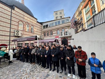 Merhum Göksel Üçdaglıyiğit’in Kurtuluş Camii’nde kılınan cenaze namazı