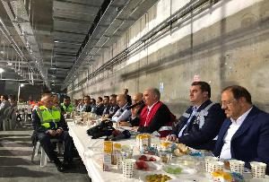 MEVLÜT UYSAL VE BELEDİYE İŞÇİLERİYLE BERABER SAHUR